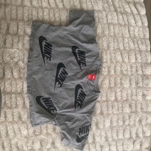 Medium size woman Nike Grey and Black crop top